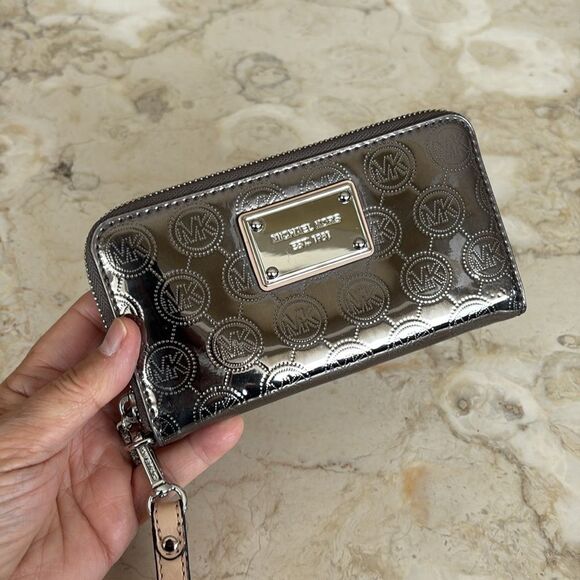 Michael Kors Jet Set Monogrammed Metallic Zippered Wallet/Wristlet - Picture 3 of 15
